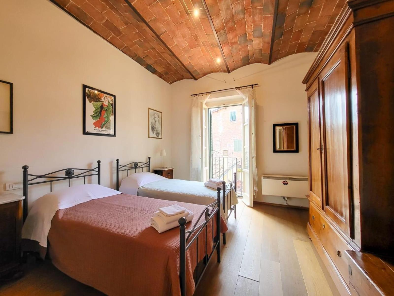 Le Antiche Scale 9 Apartment Lucca Bagian luar foto